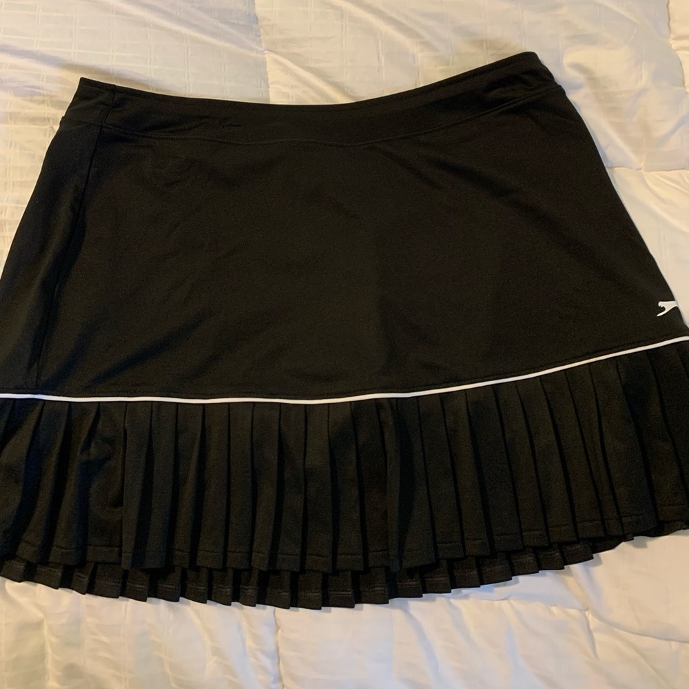 Pleated black/white Slazenger golf skort